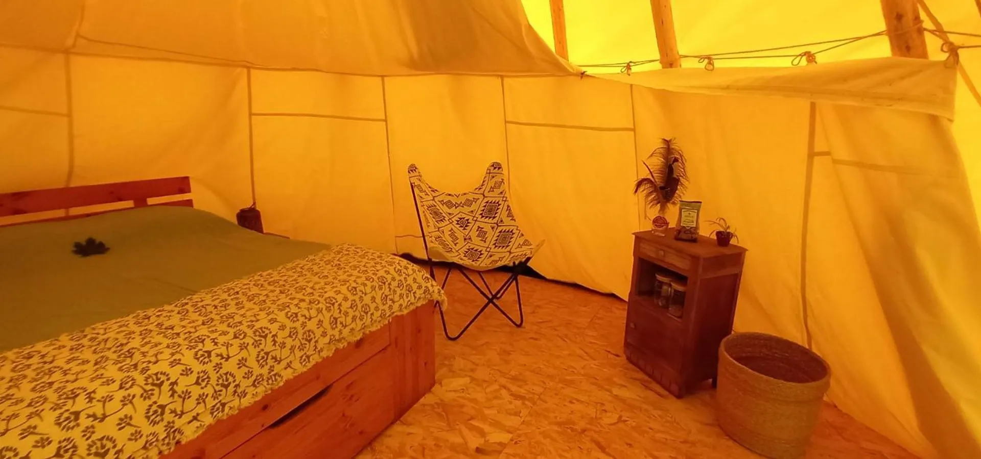Tipi Immersion Nature Saint-Etienne-de-Chomeil 0*,