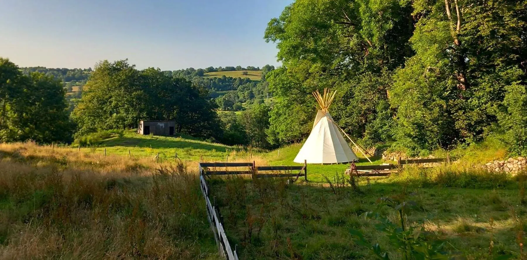 Luxury tent Tipi Immersion Nature Saint-Etienne-de-Chomeil